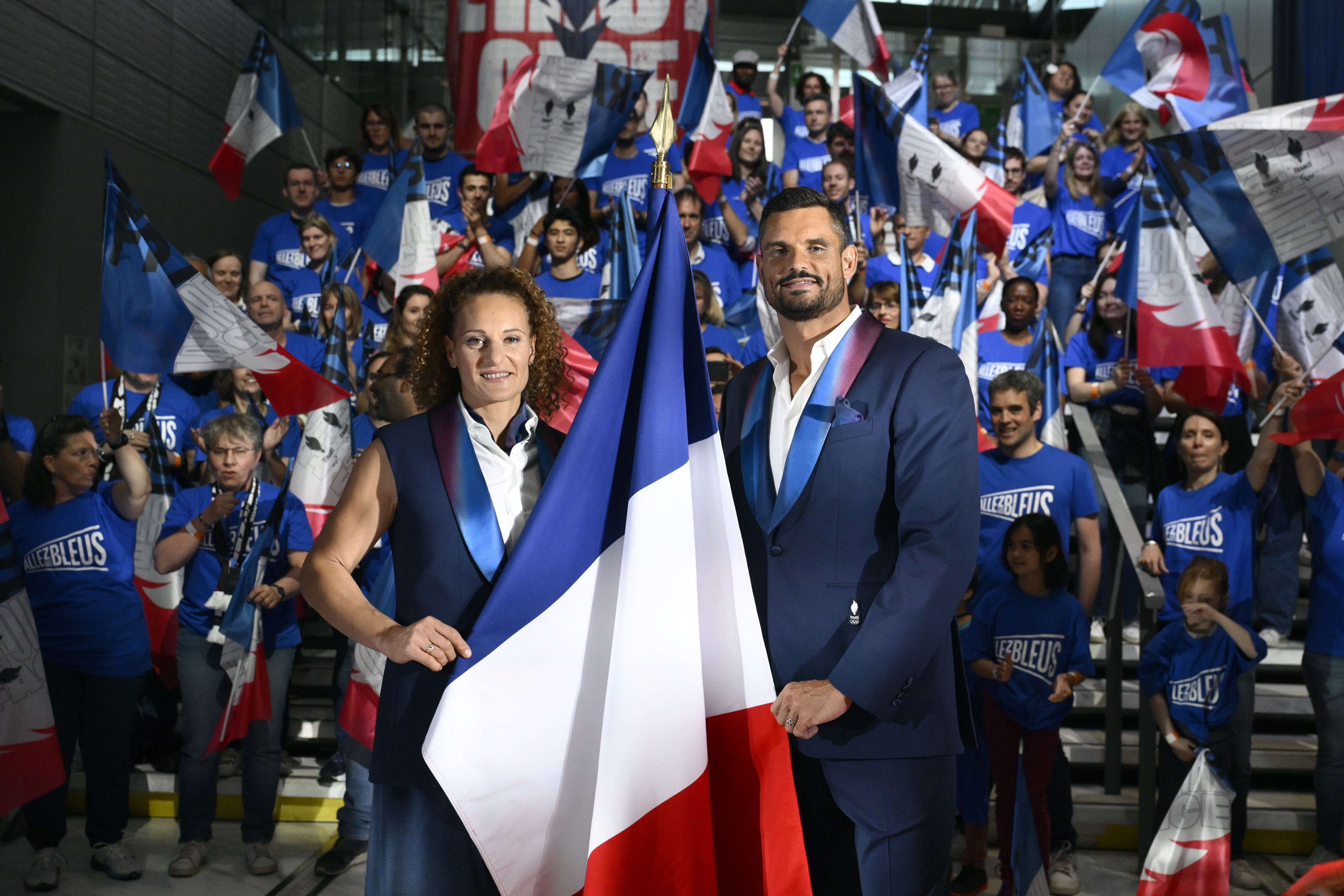 Florent Manaudou porte le drapeau 