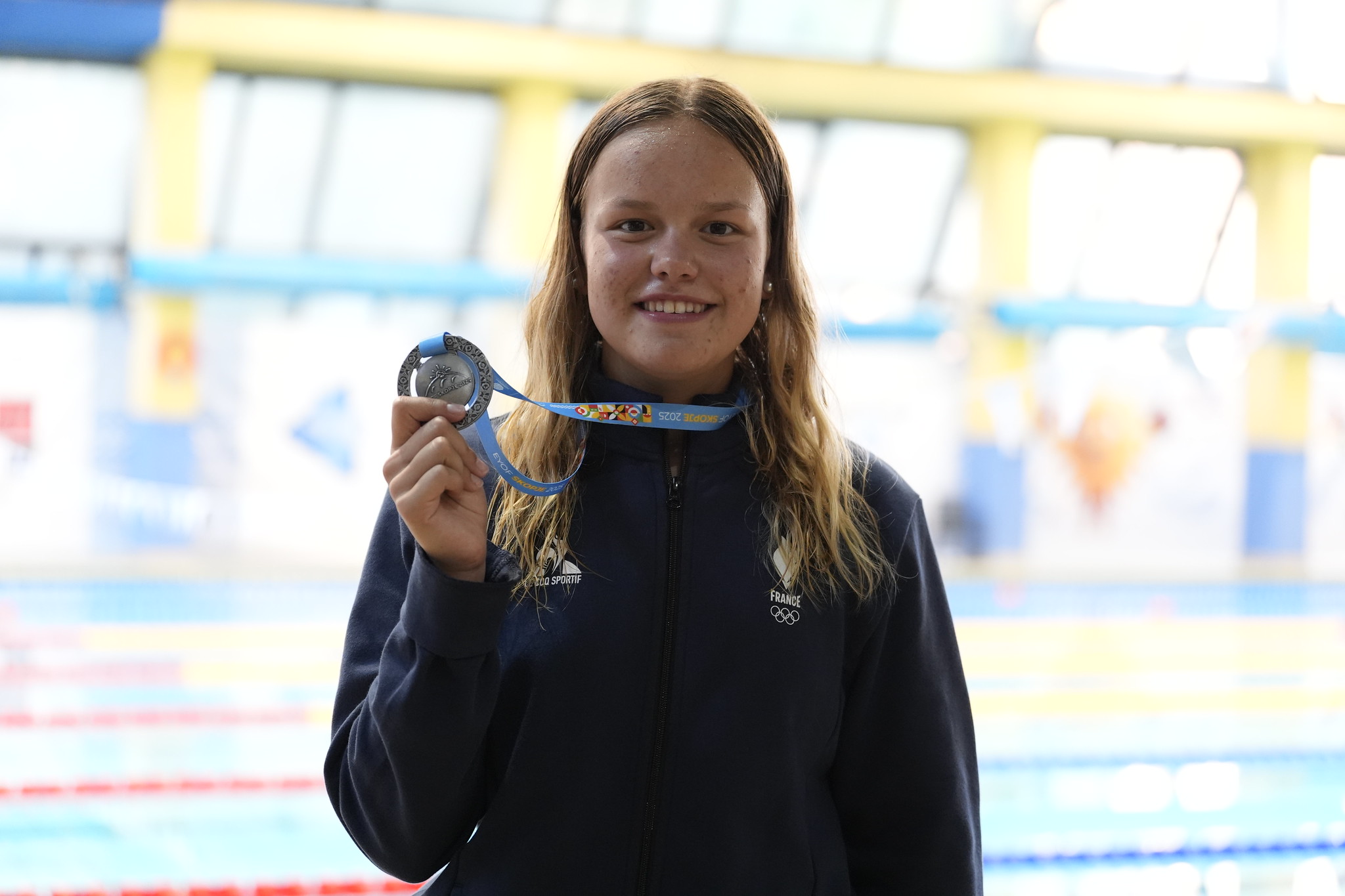 Rosalie Mesmacque médaillée d'argent en 400 m nage libre (natation)