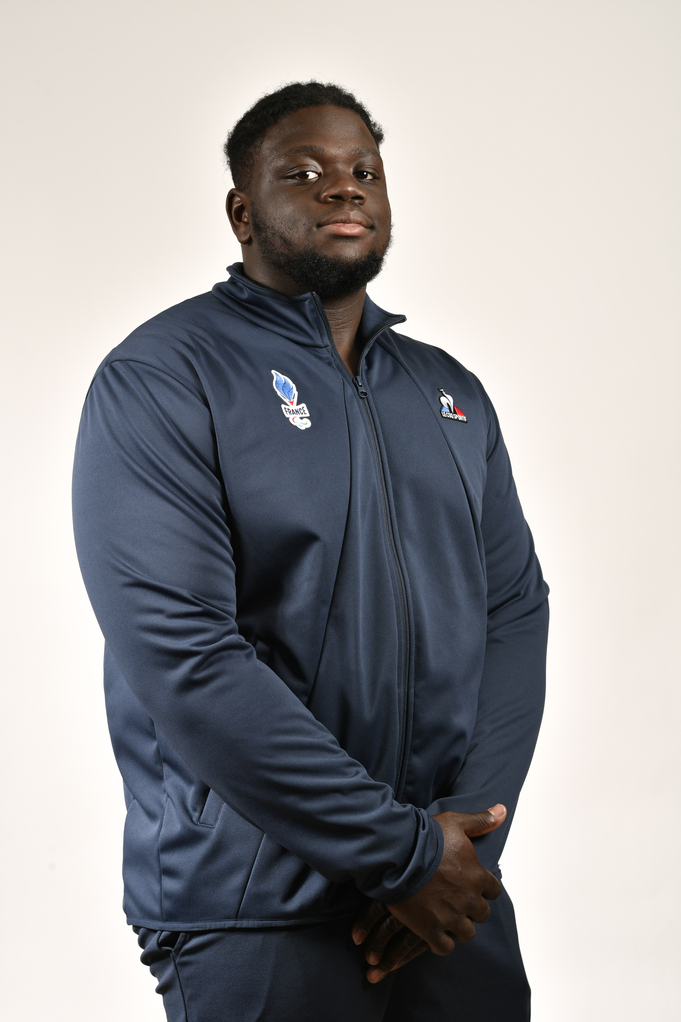 Photo portrait de Mamady Traoré en tenue Equipe de France