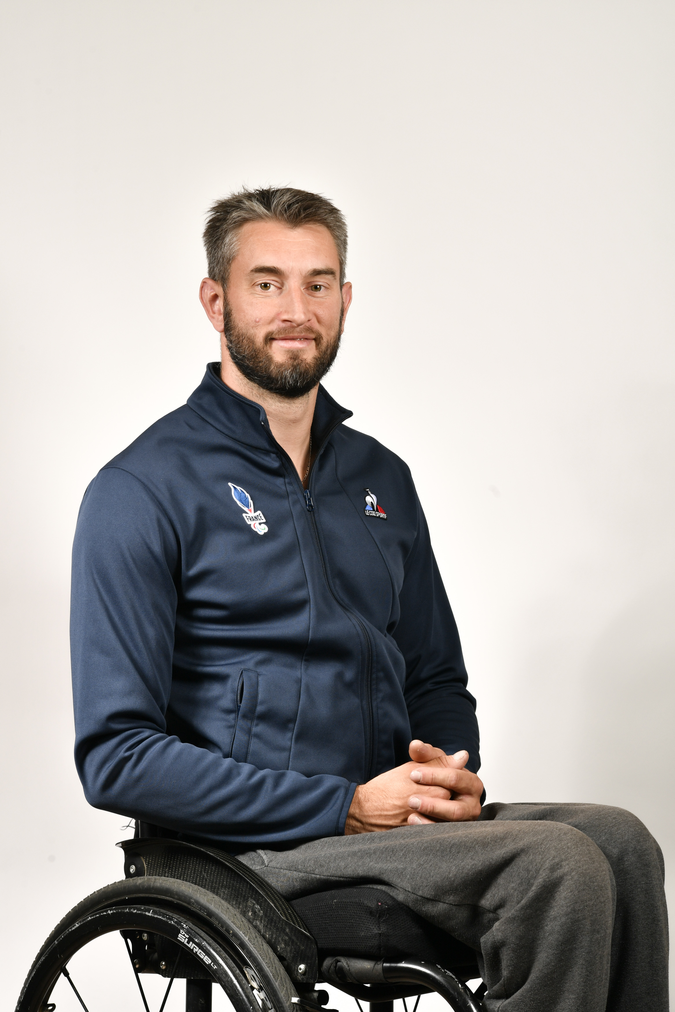 Photo portrait de Rémi Bayle en tenue Equipe de France